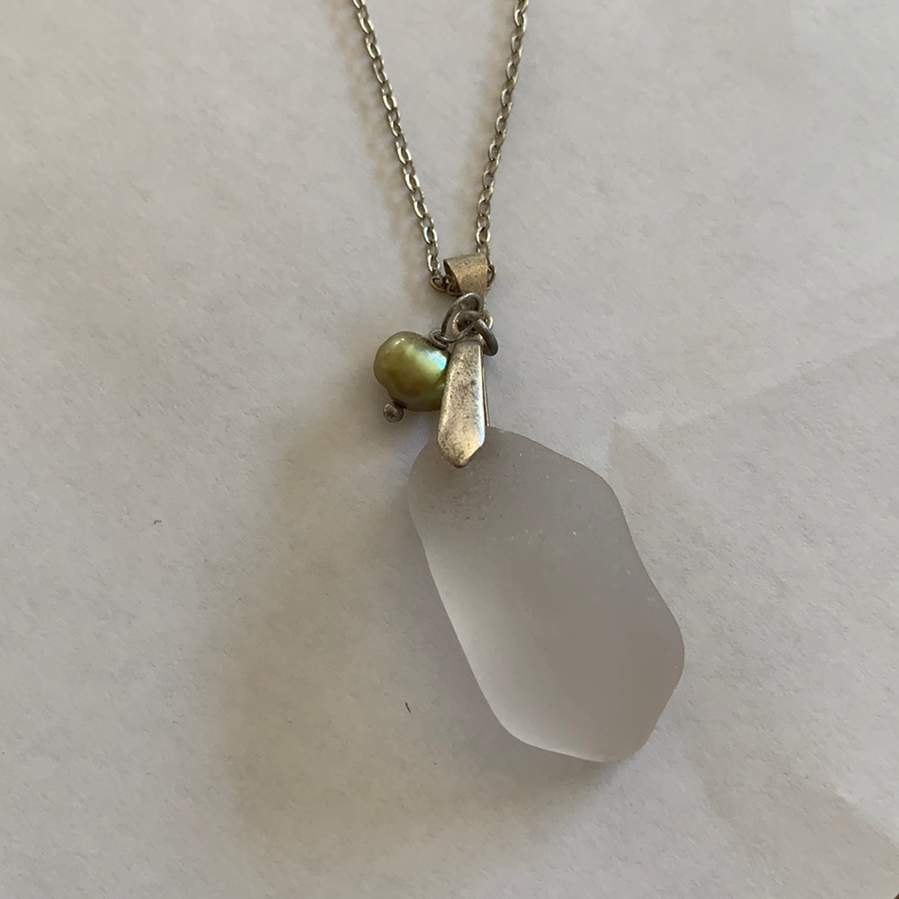 Sea glass necklace with green pearl